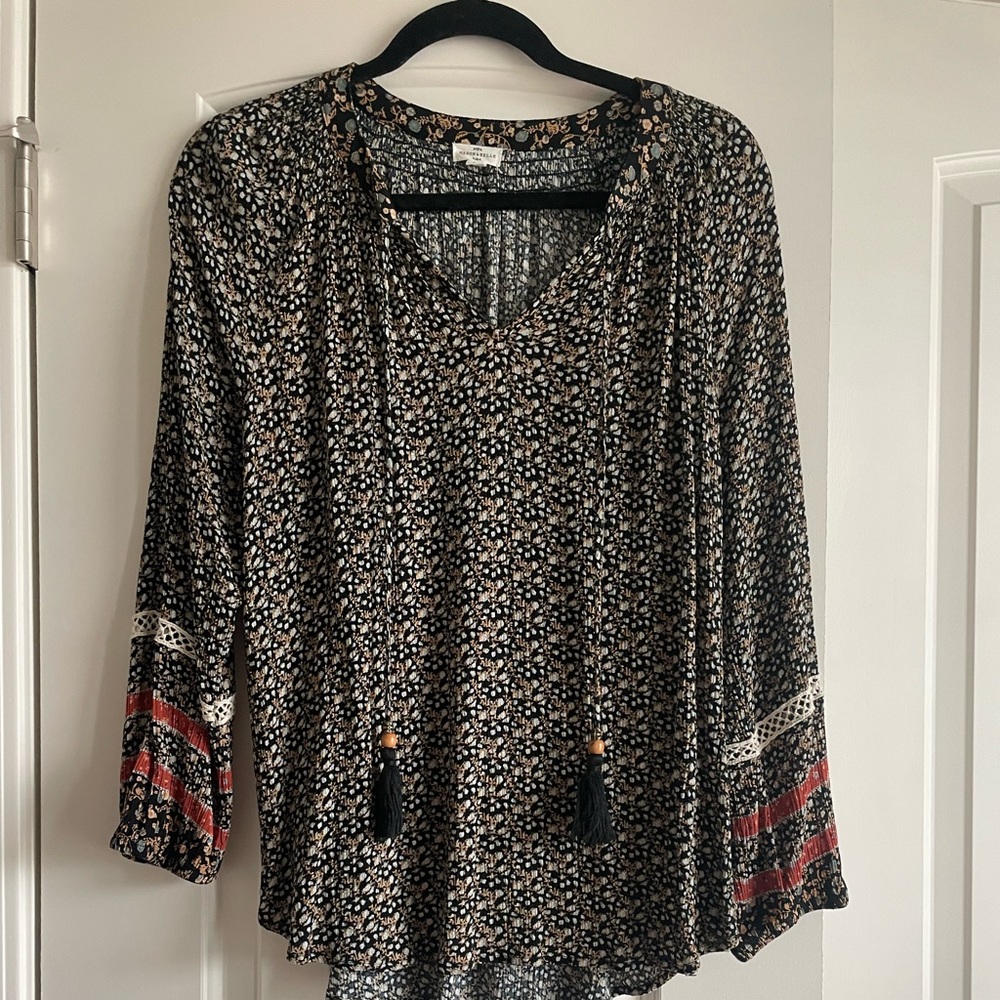 Mason and Belle Tassel Detail vneck top. 
Medium